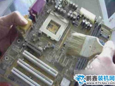 如何清理电脑灰尘